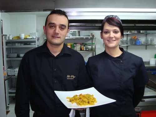 La Plaza en Torrent (Valencia) Nieves, jefa de cocina y Paco, jefe de sala
